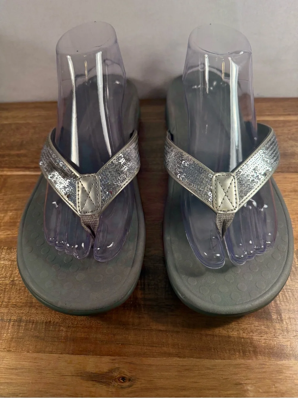 Vionic Tide Sequins Toe Post Sandal in Silver Size 10 NWOT